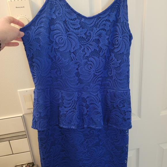 Blue Lace peplum dress - Picture 2 of 3